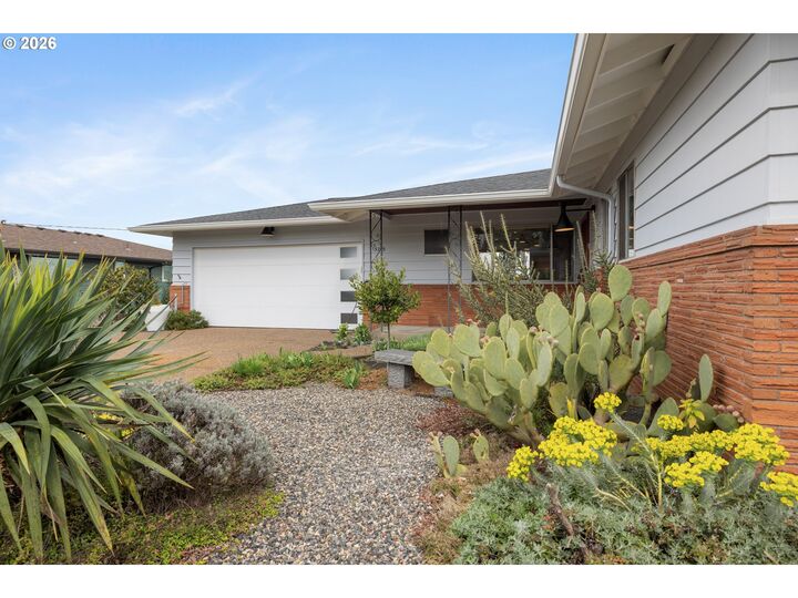 Property Photo:  13219 NE Rose Pkwy  OR 97230 