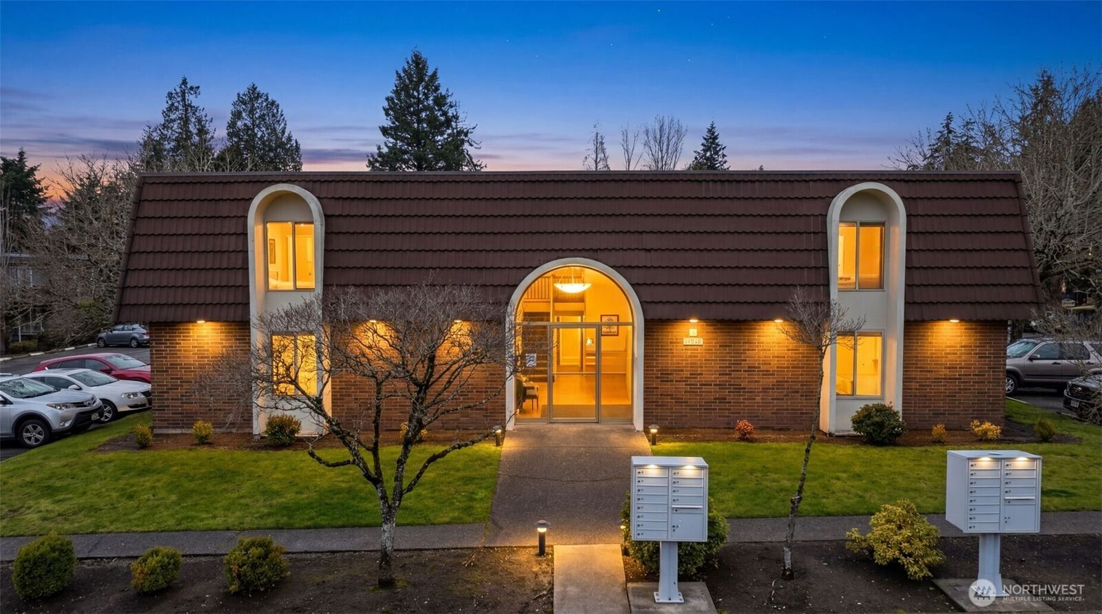 Property Photo:  11112 NE 68th Street 327  WA 98033 