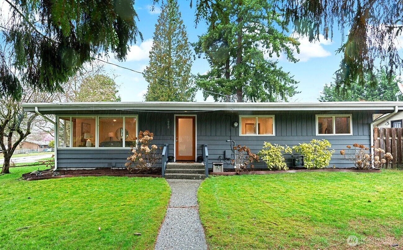 Property Photo:  4902 NE 7th Place  WA 98059 