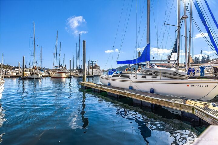 Property Photo: 141 Parfitt Way SW C37 WA 98110