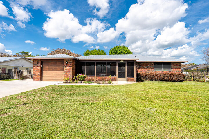 Property Photo: 1004 Egret Avenue FL 34982