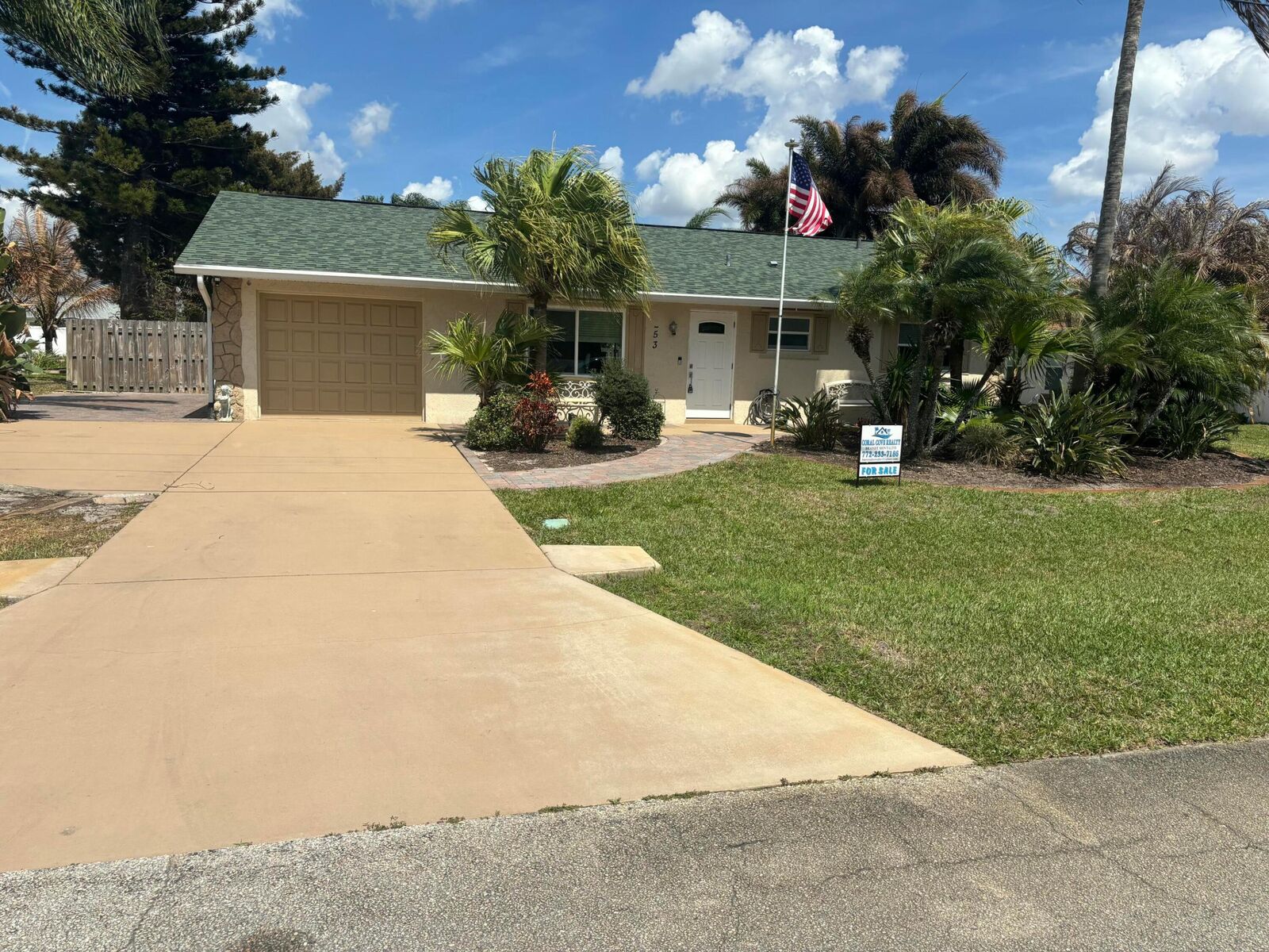 Property Photo: 253 SW Chapman Avenue FL 34984