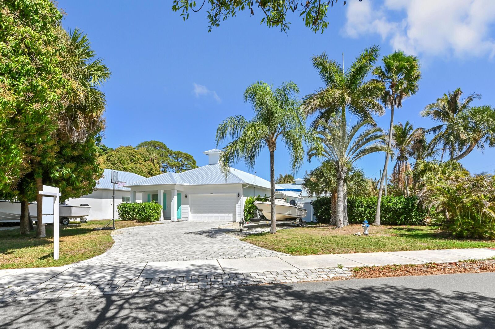 Property Photo: 443 SE Dolphin Drive FL 34996