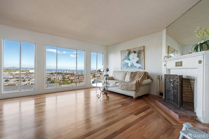 Property Photo:  1033 Girard Street  CA 94134 