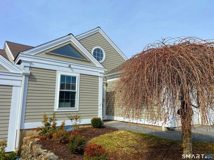 Property Photo:  8 Saint George Place 8  CT 06482 