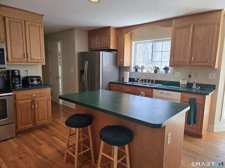 Property Photo:  30 Commodore Hull Drive  CT 06418 