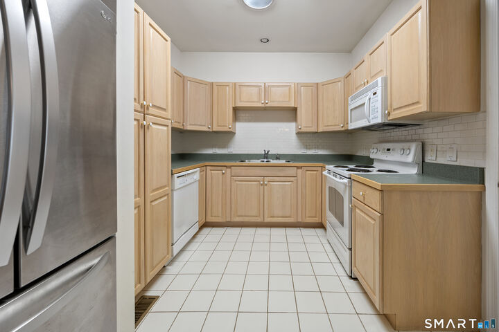 Property Photo: 124 Southwick Court 124 CT 06410