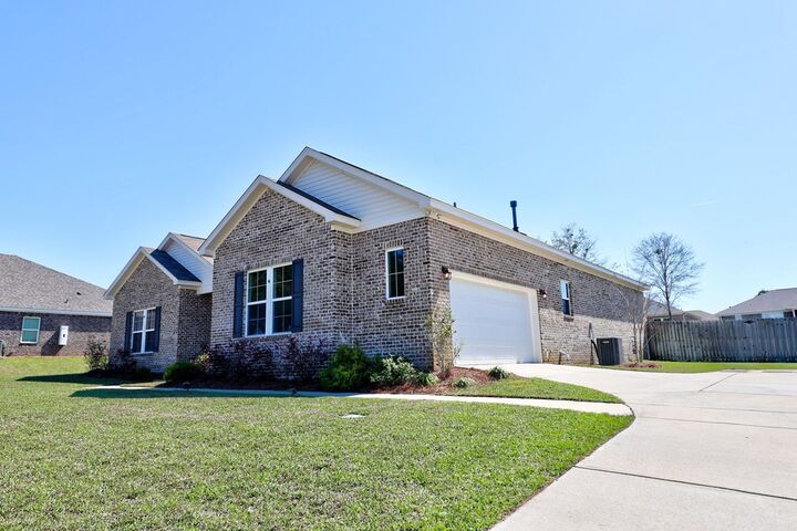 Property Photo: 108 Asbury Park Dr AL 36301