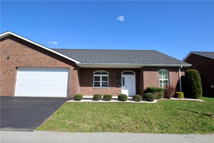 Property Photo:  909 Valentina Ln  PA 15068 