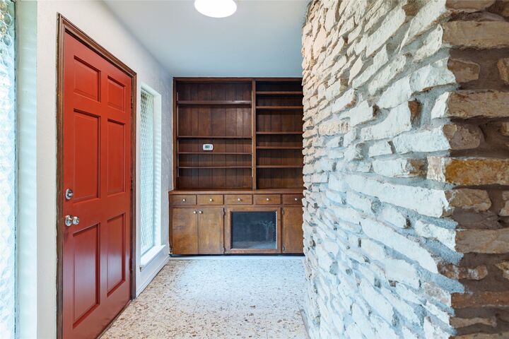 Property Photo:  9848 Weir Loop Circle  TX 78736 