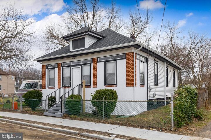 Property Photo:  318 W Buck Street  NJ 08066 
