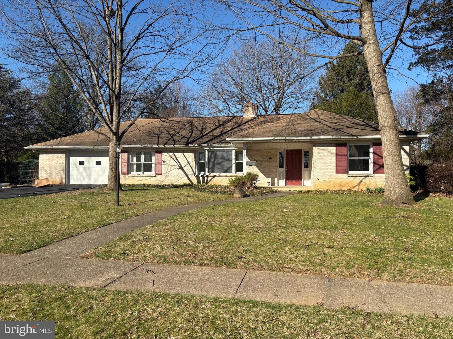Property Photo:  1043 W Areba Avenue  PA 17033 