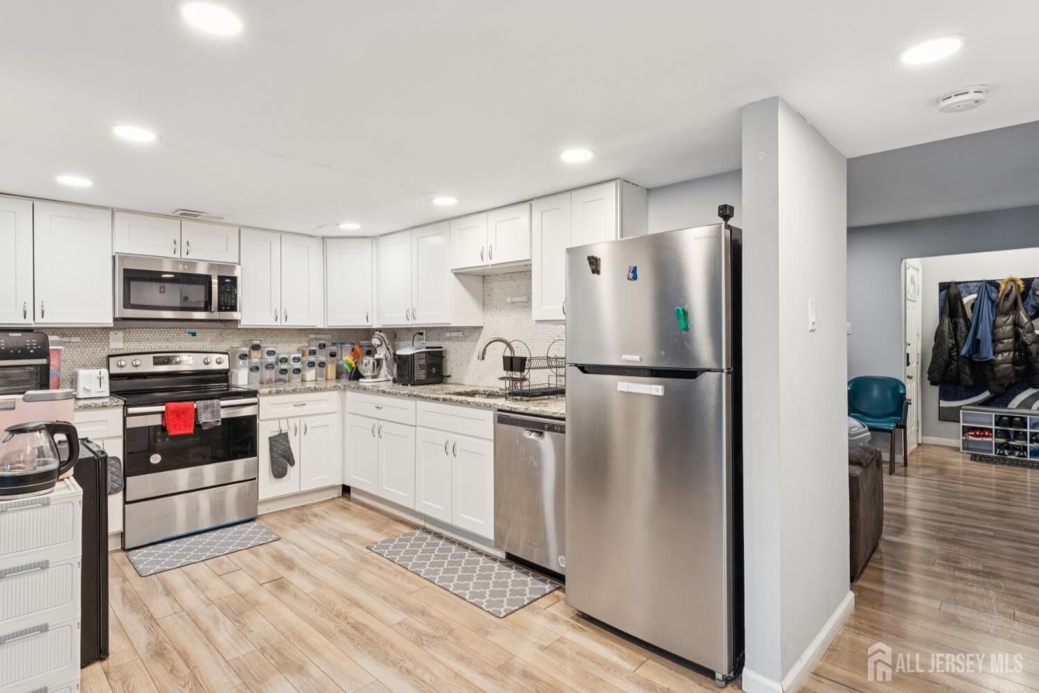 Property Photo:  22 Milstone Court  NJ 08081 