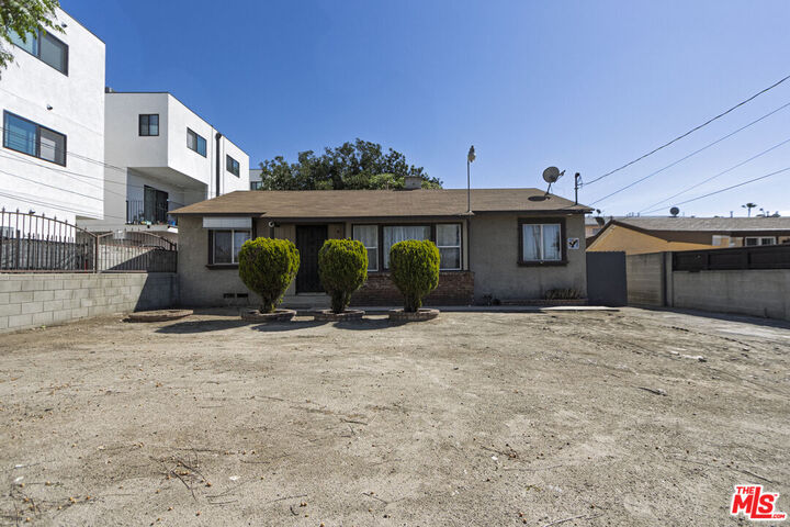Property Photo:  7626 Morella Ave  CA 91605 