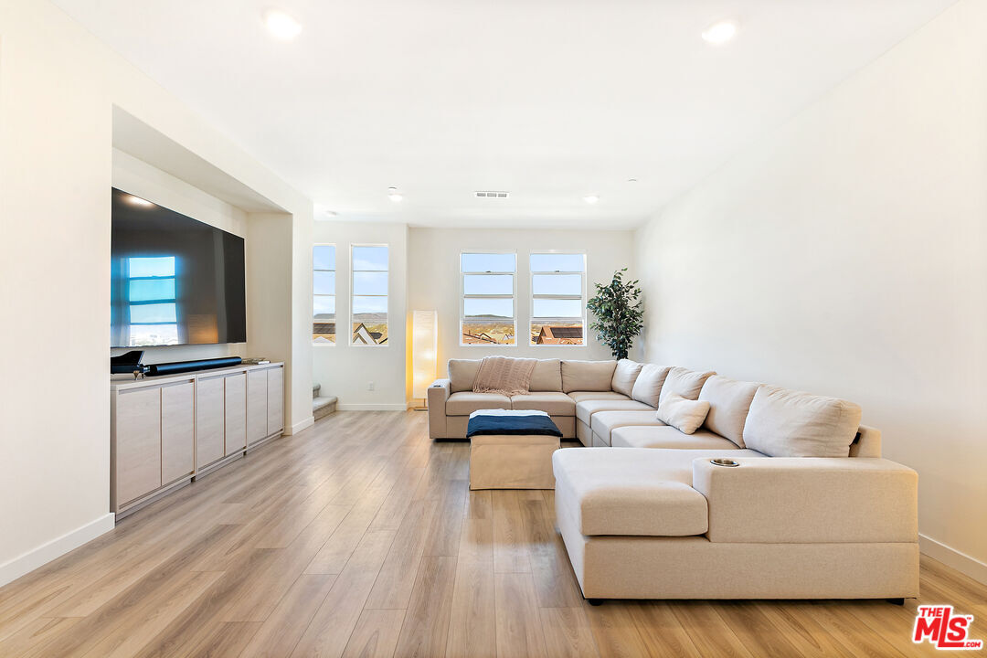 Property Photo:  27121 Valley Oak Pl  CA 91381 