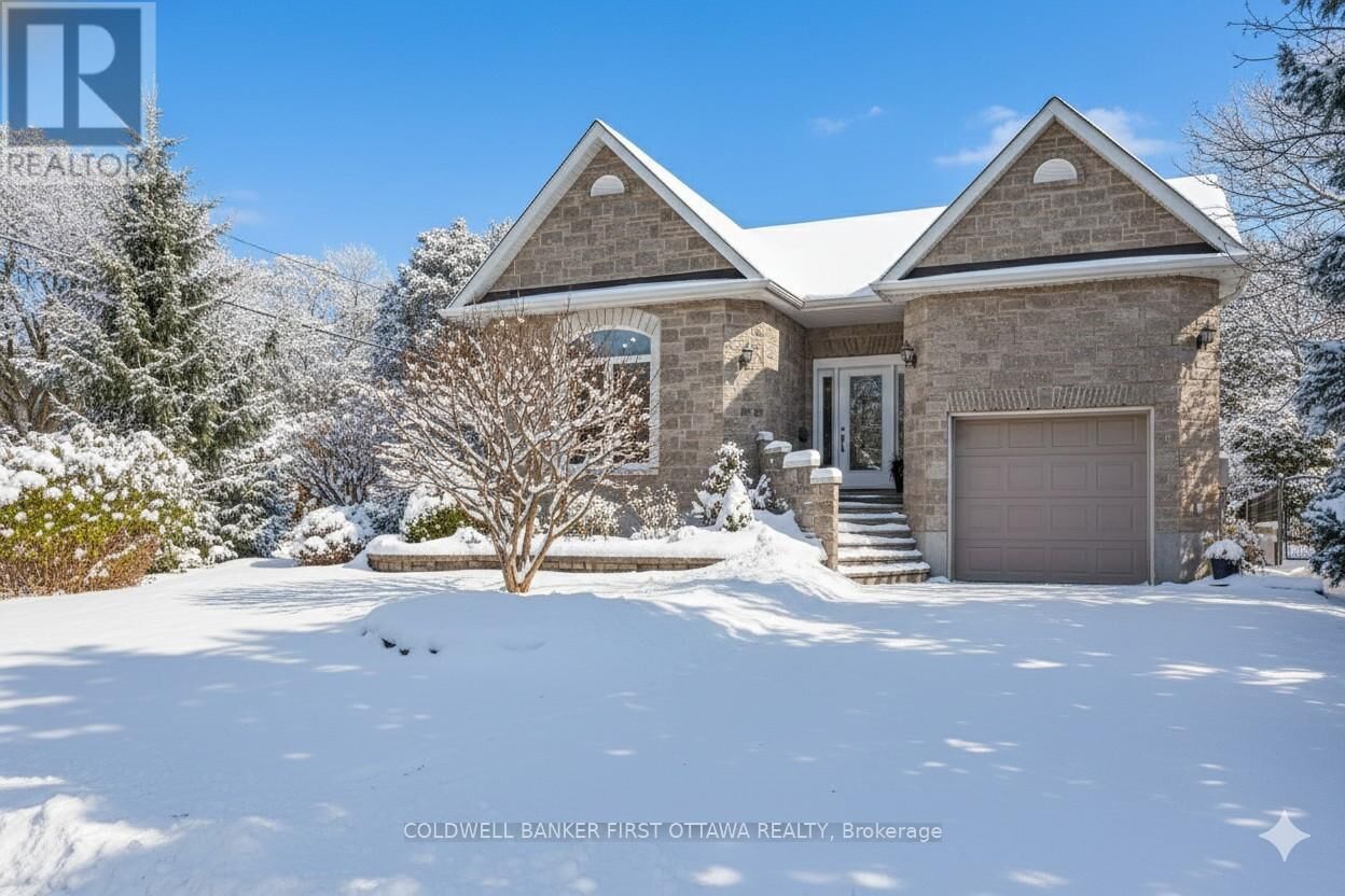 Property Photo:  475 Moffatt Street  ON K7C 4V8 