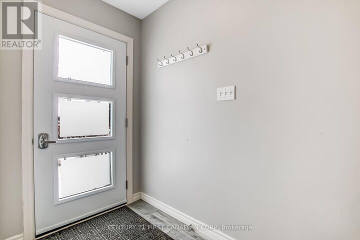 Photo de la propriété:  111B Symes Street  ON N0L 1M0 