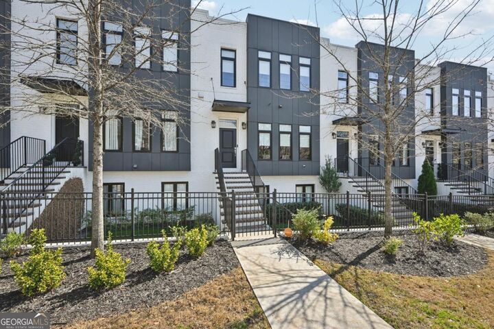 Property Photo: 1108 Briar Cove Circle GA 30329