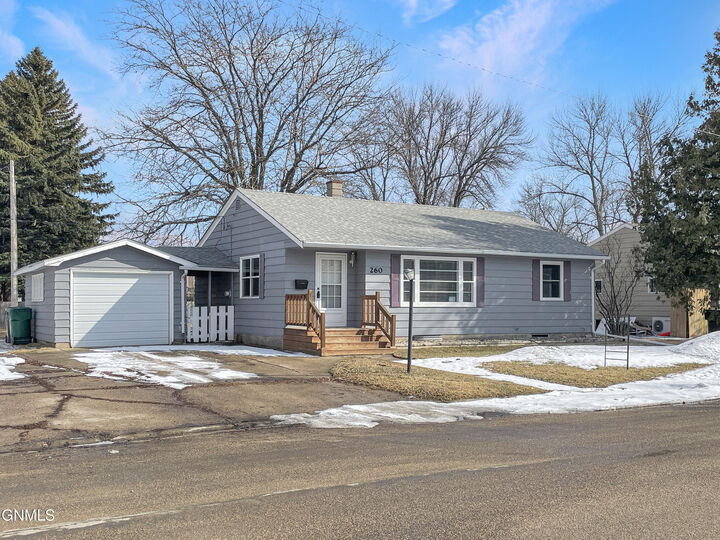 Property Photo: 260 5th Avenue S ND 58421