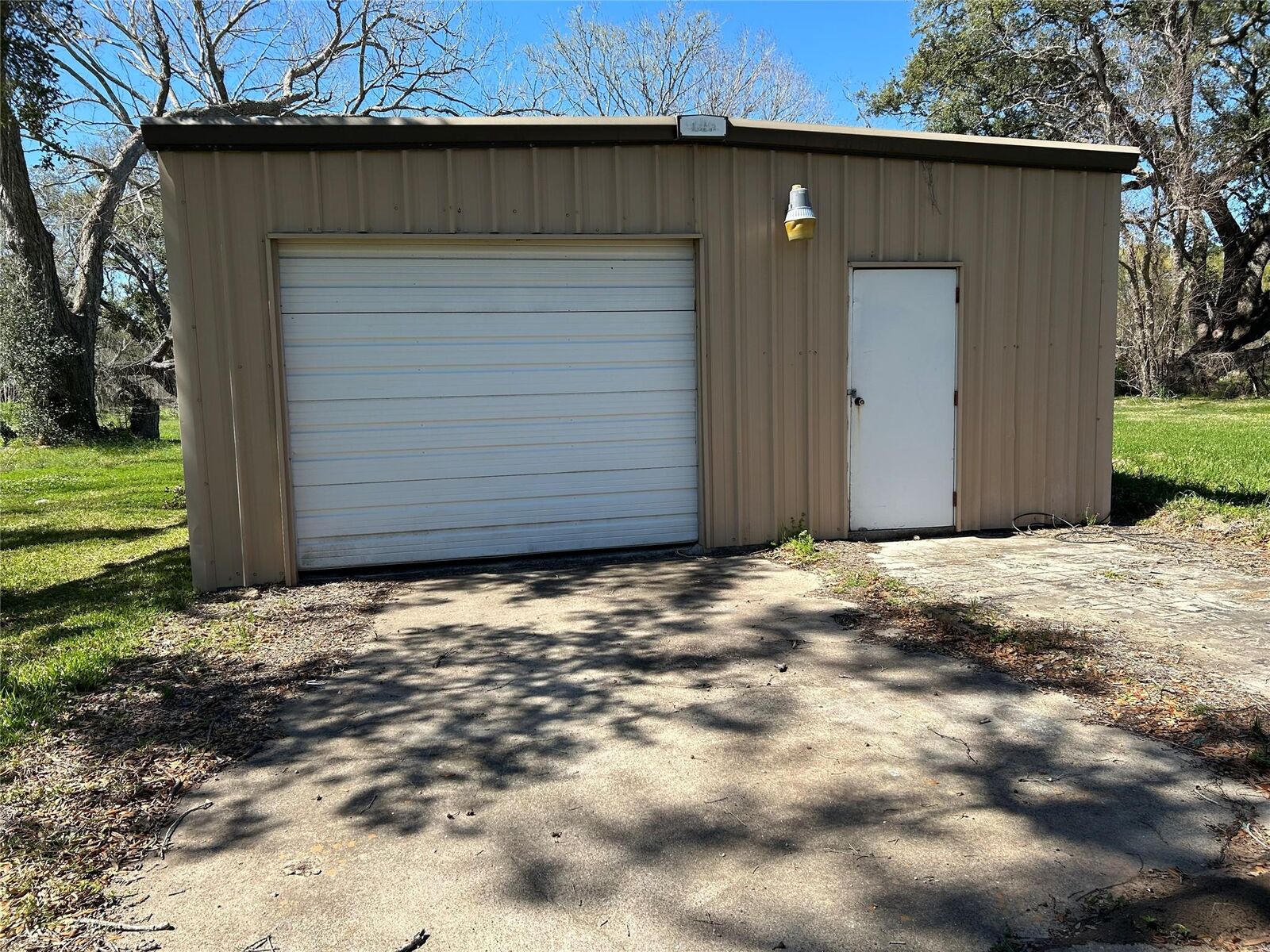 Property Photo:  342 Bluebonnet Drive  TX 77541 