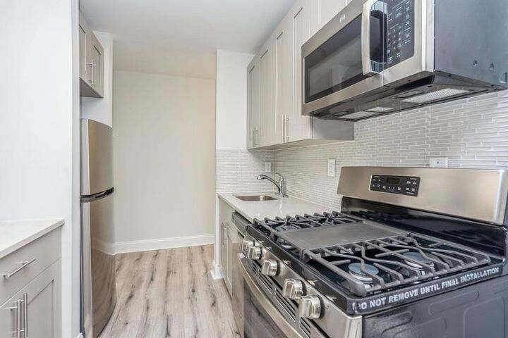 Property Photo:  269 Varick St 3B  NJ 07302 