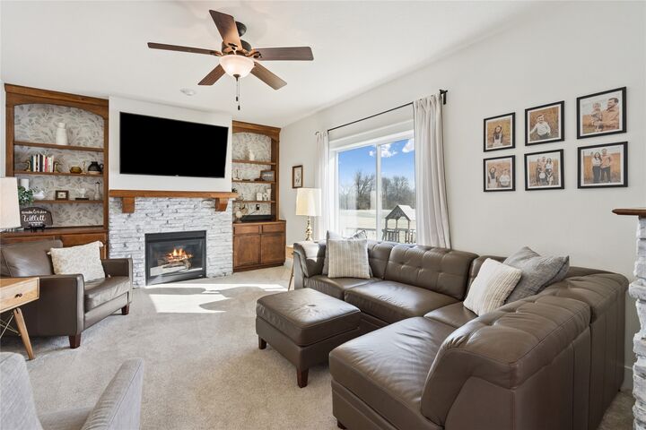 Property Photo:  260 SE Dorr Court  IA 50327 