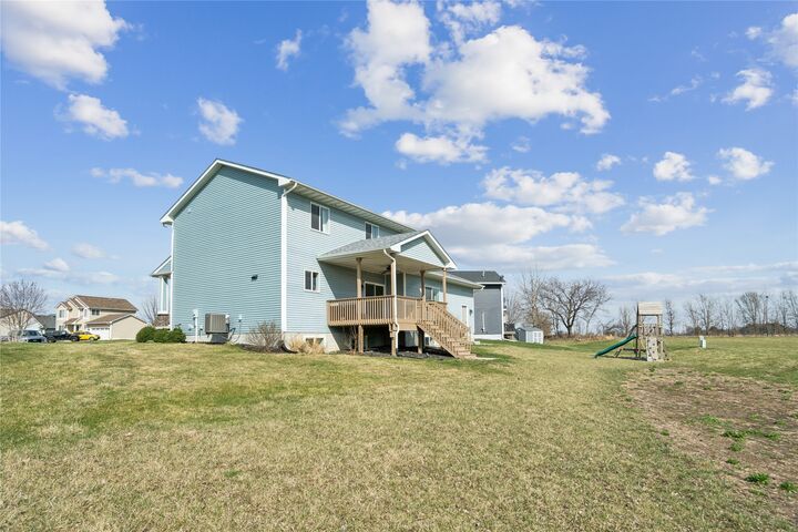 Property Photo:  260 SE Dorr Court  IA 50327 