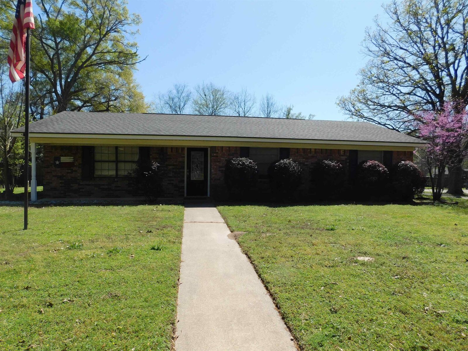 Property Photo:  1001 Dogwood St  TX 75644 