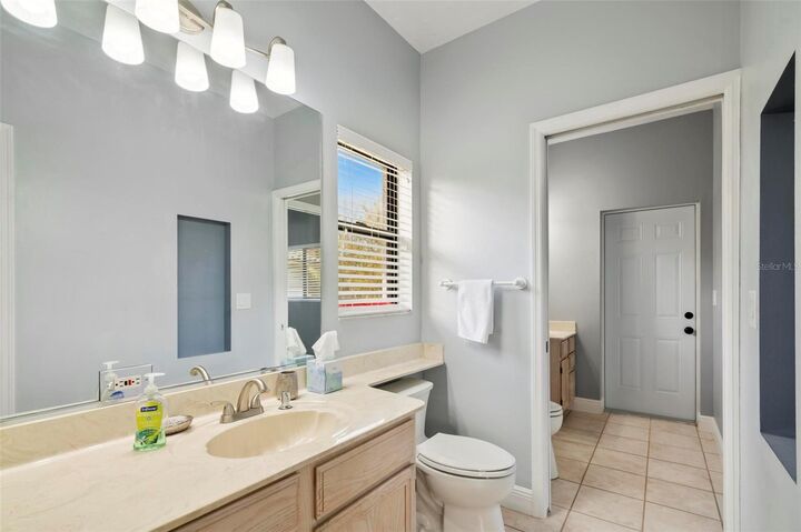 Property Photo: 6110 Ninth Avenue Cir NE FL 34212