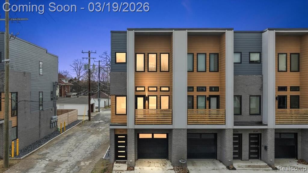 Property Photo:  1531 Pallister Street  MI 48206 2805 