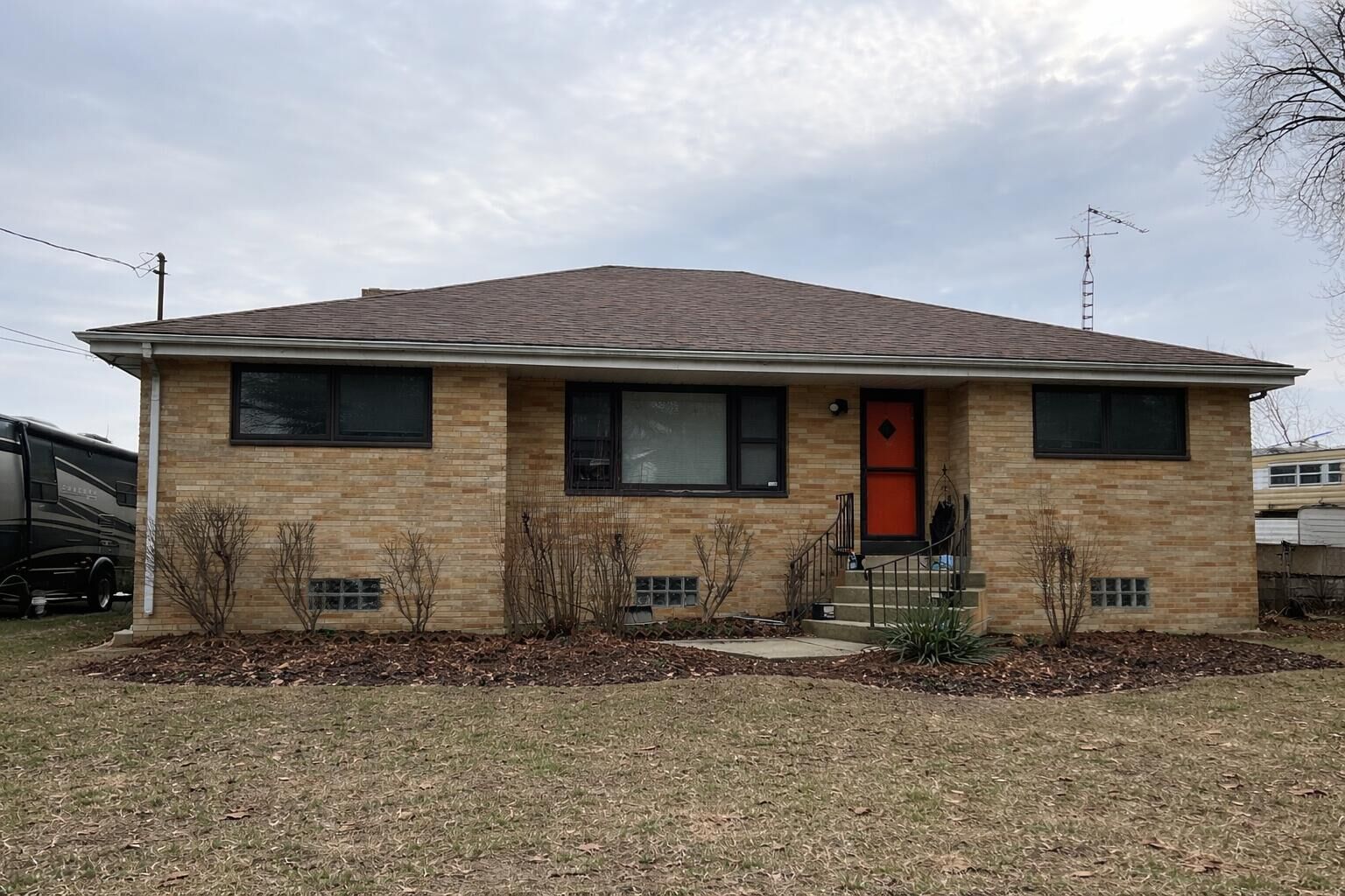 Property Photo: 9851 Lakeshore Dr WI 53158
