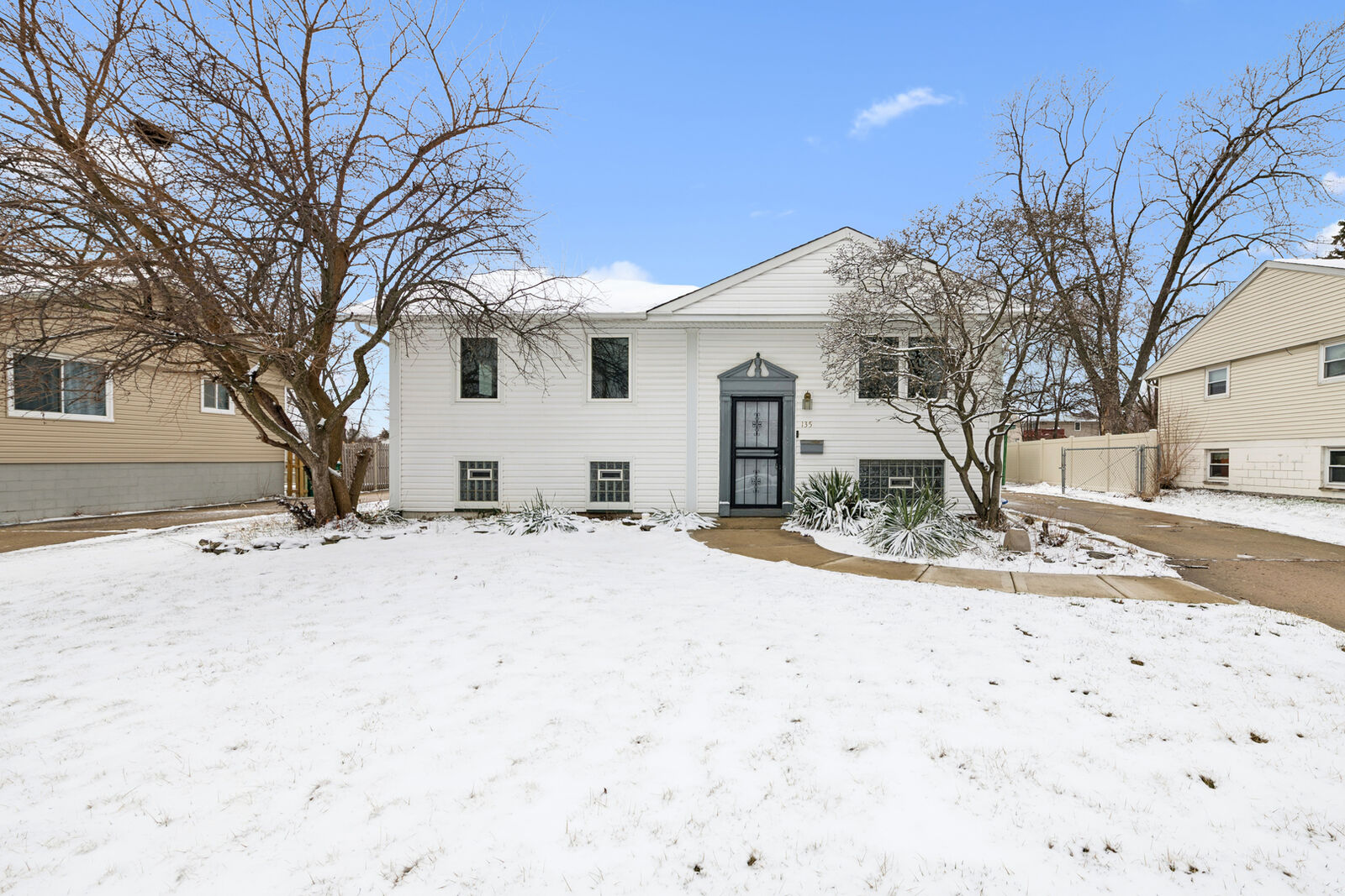 Property Photo:  135 Ambassador Avenue  IL 60446 