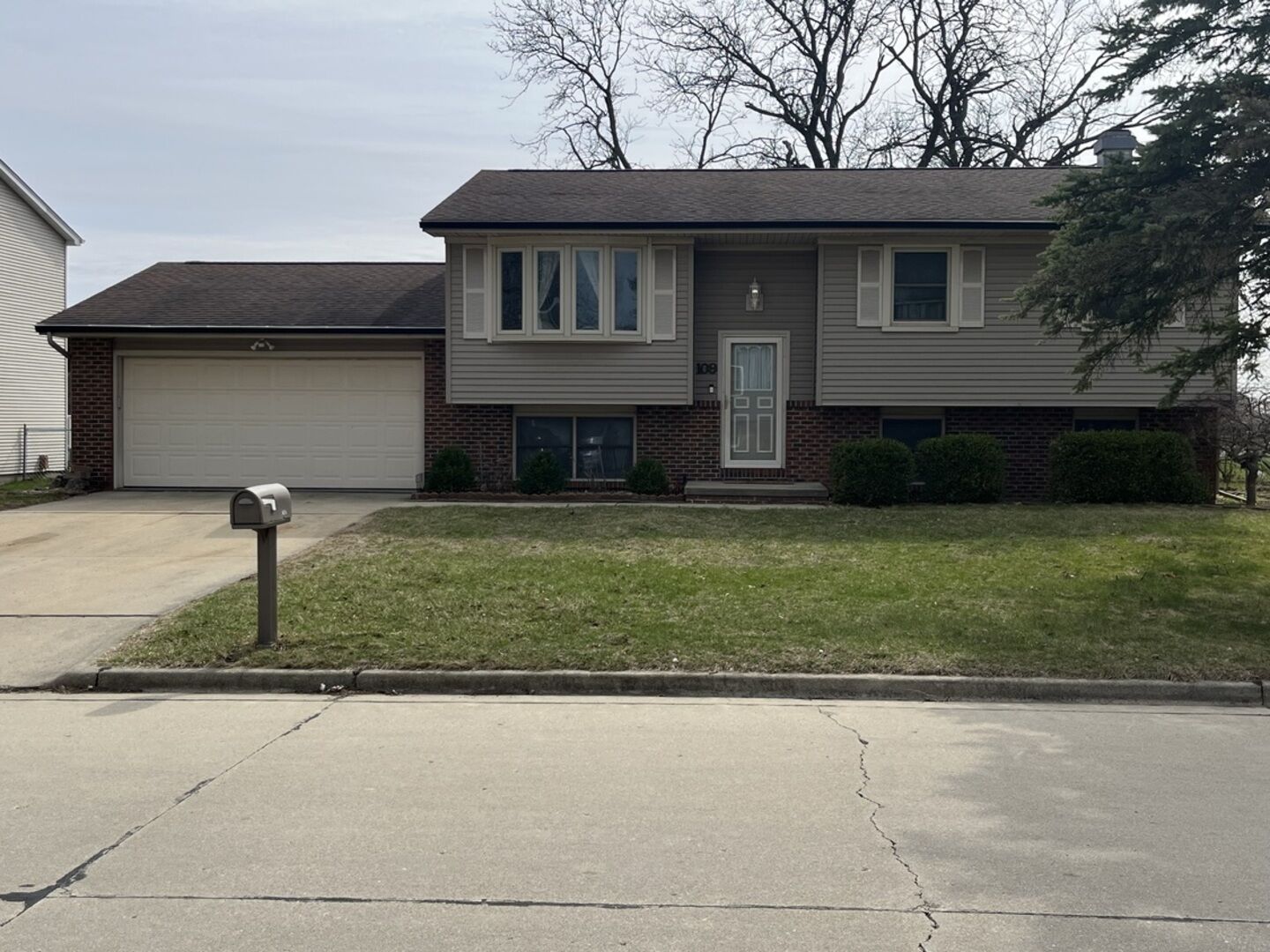 Property Photo:  109 Suelynn Drive  IL 61761 