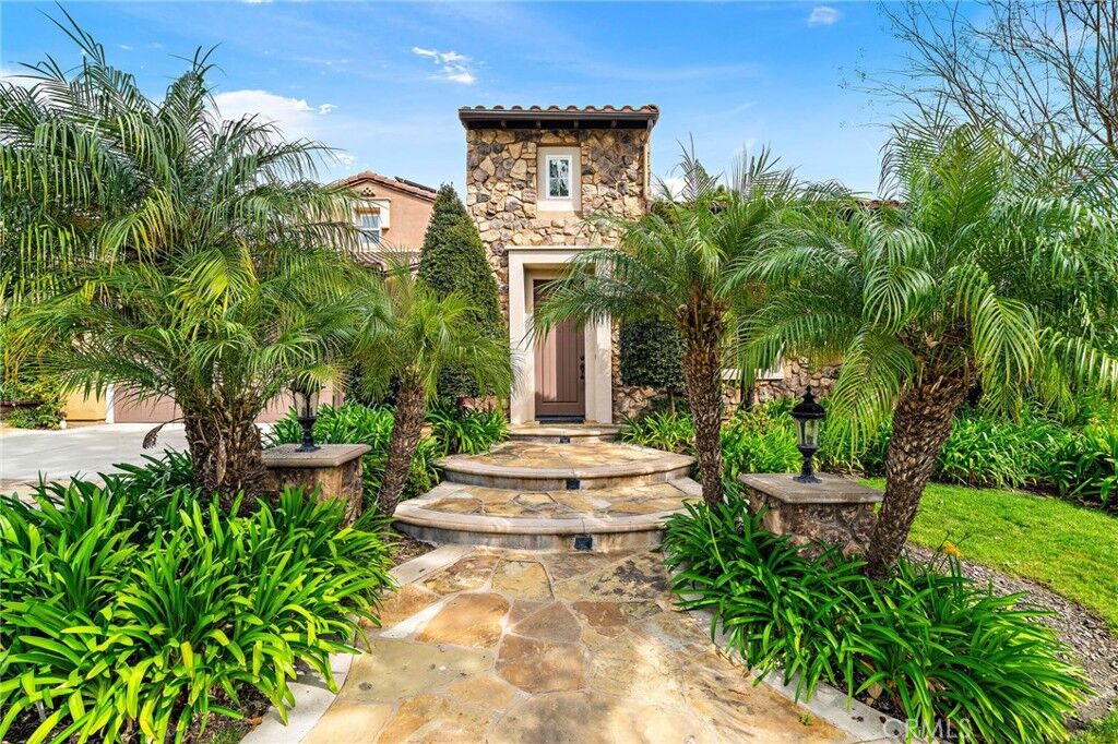 Property Photo:  28 Drackert Lane  CA 92694 