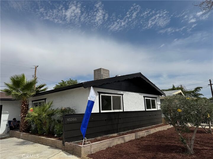 Property Photo:  45208 17th W  CA 93534 