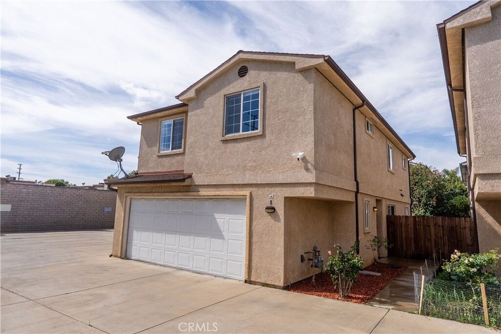 Property Photo:  9155 Cedros 8  CA 91402 