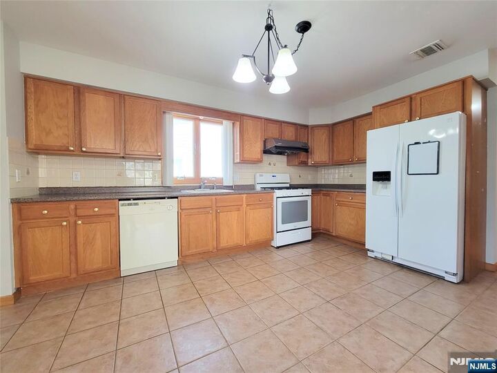 Property Photo:  430 Elm Street 2nd Floor  NJ 07032 