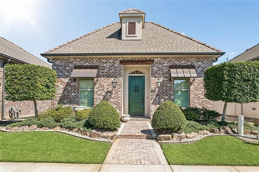 Property Photo:  525 Rue Jardins  LA 70433 