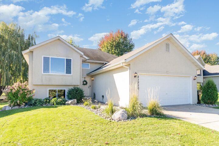 Property Photo:  21220 Ilavista Way  MN 55044 