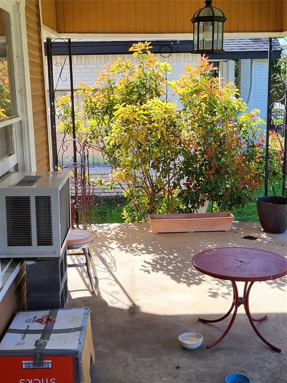 Property Photo:  1312 Lagonda Avenue  TX 76164 