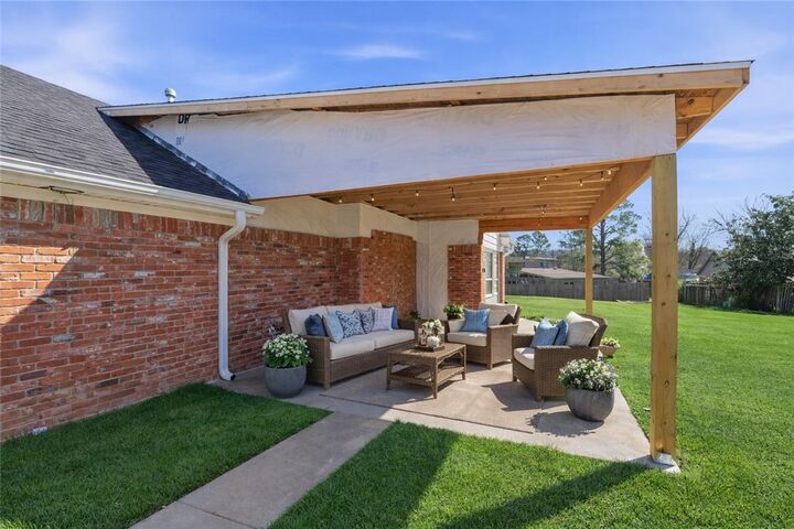 Property Photo:  1409 Oaks Manor Drive  AR 72703 