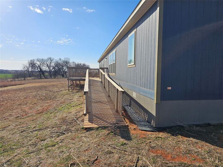 Property Photo:  1448 County Road 1344  OK 73018 