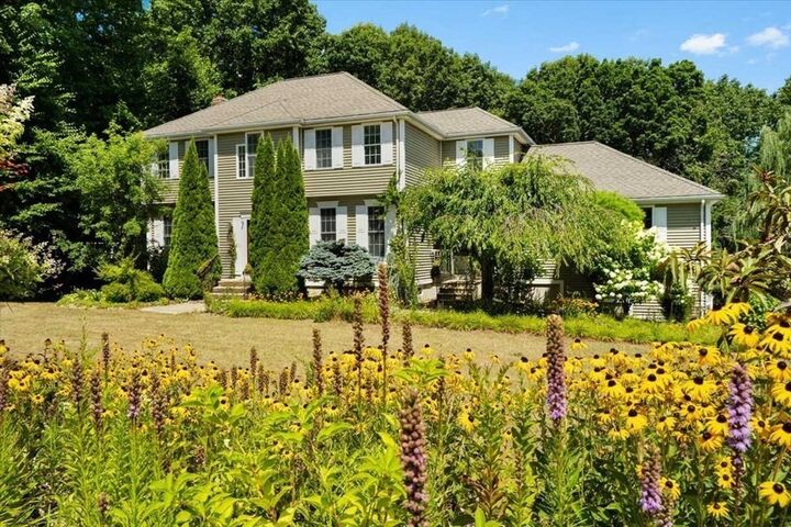 Property Photo:  89 Boulder Hill Rd  MA 01522 