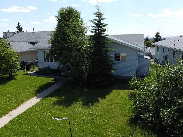 Property Photo: 31 Hollinger Drive AB T0G 2C0