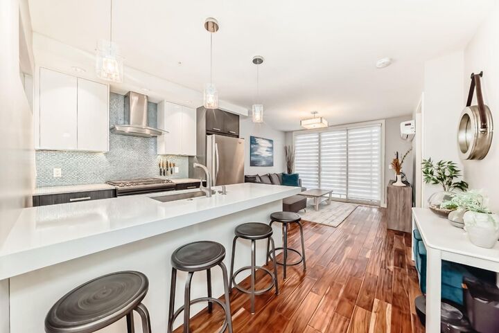 Property Photo: 1029 15 Avenue SW 303 AB T2R 0S5