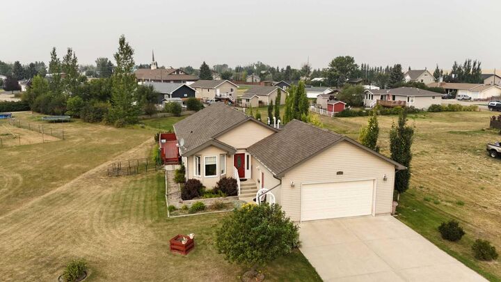 Property Photo: 514 6A Street N AB T0L 0R0
