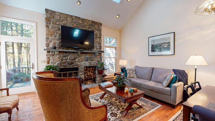 Property Photo:  2169 Oak Hill Drive  PA 18323 