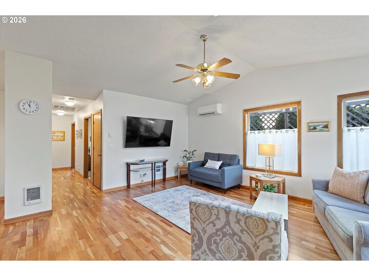 Property Photo:  1420 SW Fairway Dr  OR 97394 