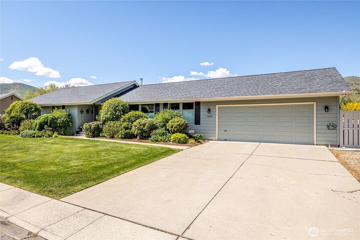 Property Photo:  1484  Elmwood Street  WA 98801 