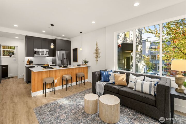 Property Photo: 113 24th Avenue E B WA 98112